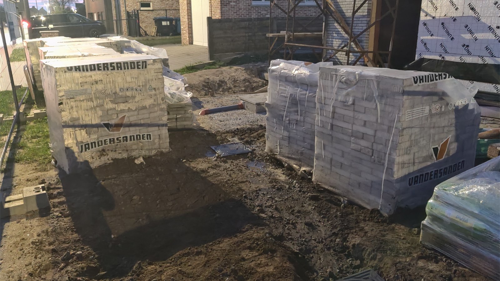 Woningpanne en werken aan of rond het huis